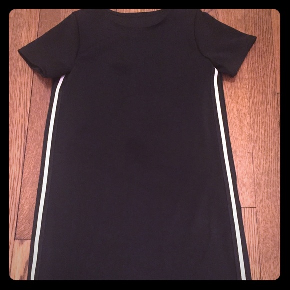 Black, short sleeved black dress. - Picture 1 of 2